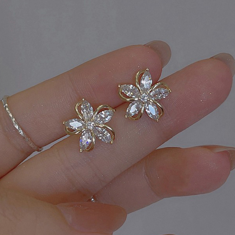 Brincos de flor delicada para  - Helix Cartilage Ring avaliação e preço