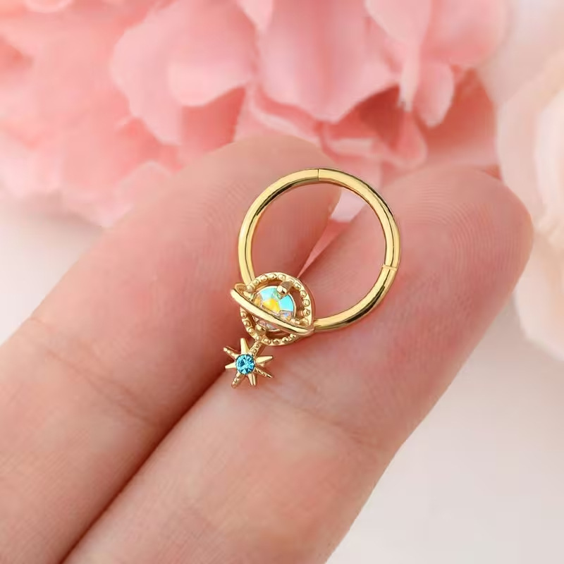 Piercings de Septo e Hélice em - Helix Cartilage Ring avaliação e preço